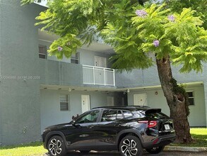Building Photo - 9371 Fontainebleau Blvd