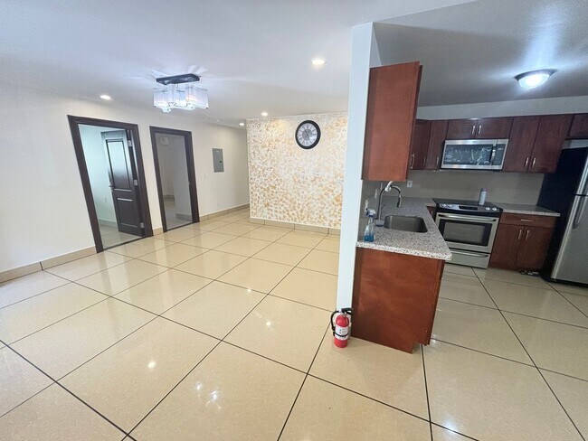 Building Photo - 1940 Iwaho Pl - 4 Bed 2 Bath Beautifully U...
