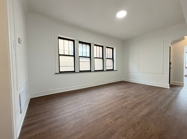 Building Photo - 7712 S Jeffery Blvd