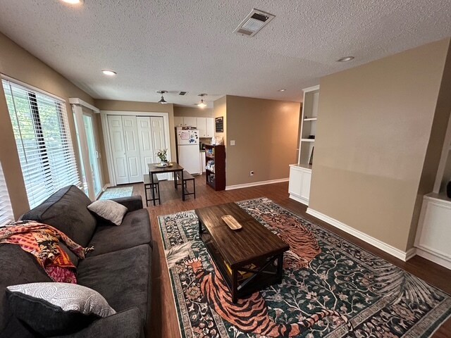 Foto del edificio - 1606 Lemon Tree Ln