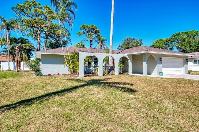 Foto del edificio - 2221 Pine View Cir