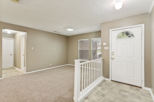 Foto del edificio - 3-BEDROOM HOME IN GUILBEAU PARK