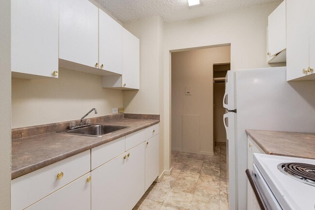 Building Photo - Harvard Towers