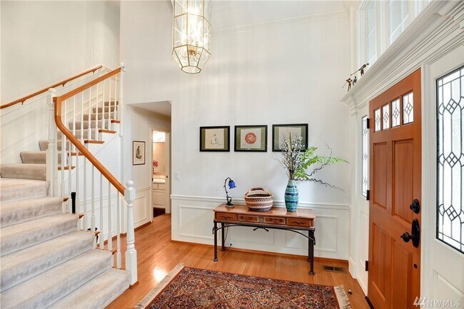 Building Photo - Bellevue Lakemont 4 bd 2.5 bath Single Fam...