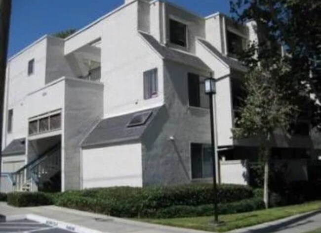 Building Photo - 2226 River Run Dr
