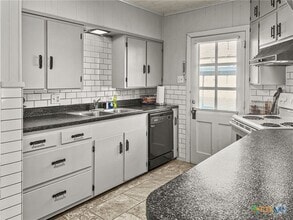 Building Photo - 202 S Clear St