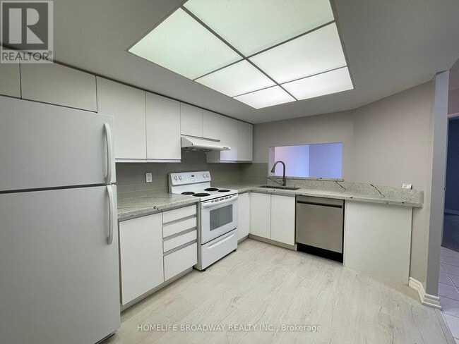 Building Photo - 350 Alton Towers Cir