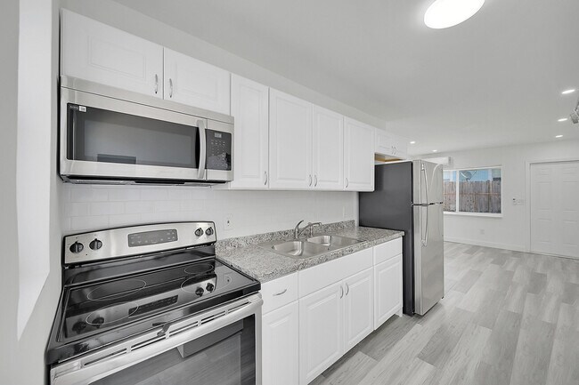 Foto del edificio - 1157 W 36th St