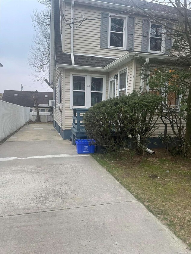 Primary Photo - 15-17-17 Oceanview Rd