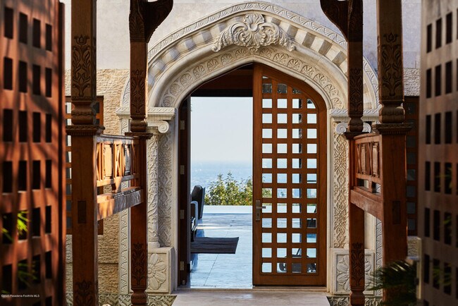 Foto del edificio - 1446 Donhill Dr