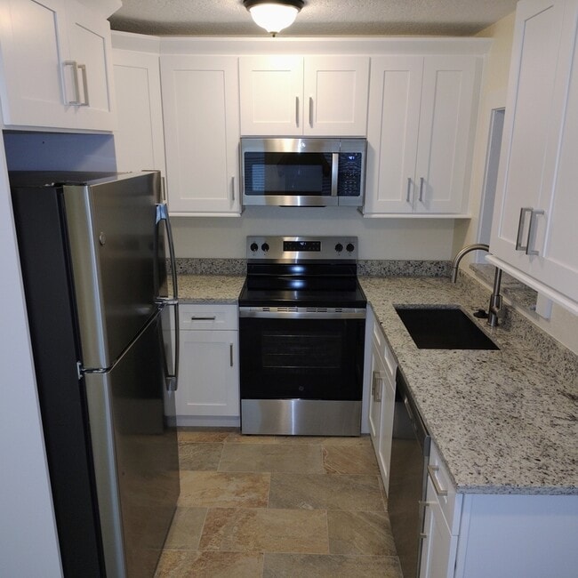 Building Photo - 2230 Grove St S