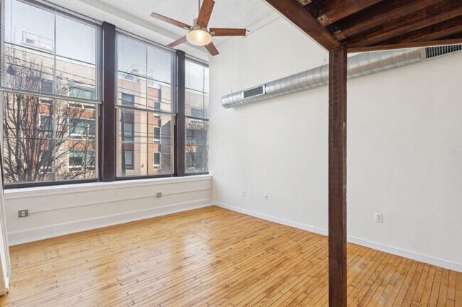 Foto del edificio - Newly Renovated Condo Center City