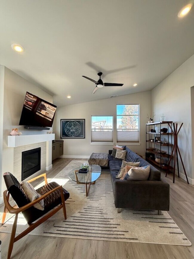 Foto del edificio - Beautiful Easton 3 Bedroom Home | Primary Suite on Main | Loft + A/C | Community Pools & Amenities