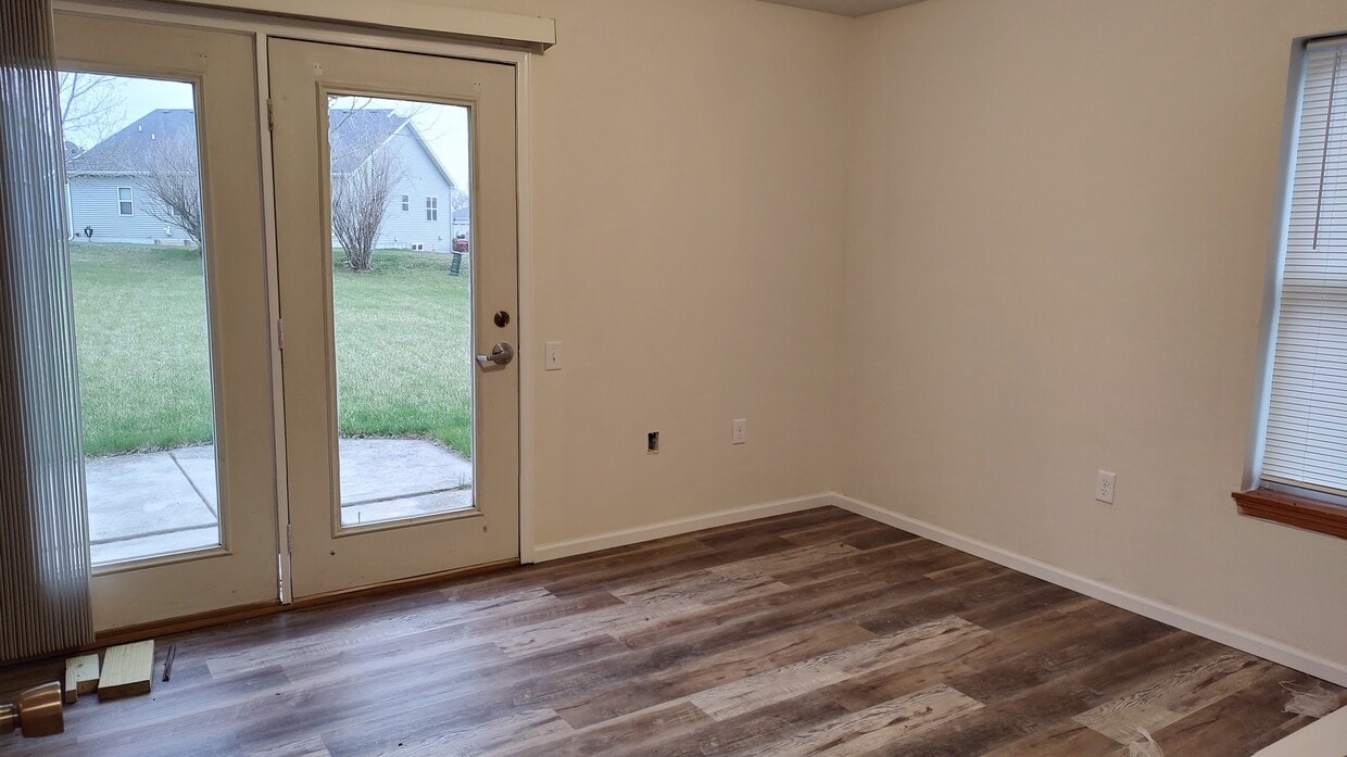 Building Photo - 843 Robin Dr