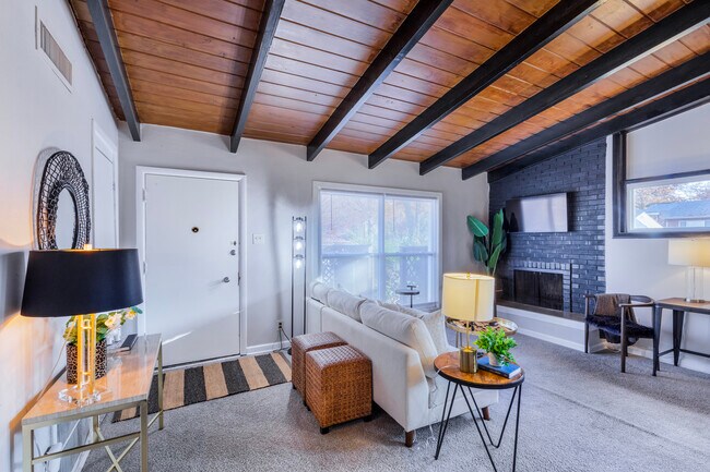 Foto del edificio - 7739 Peach Tree Ln