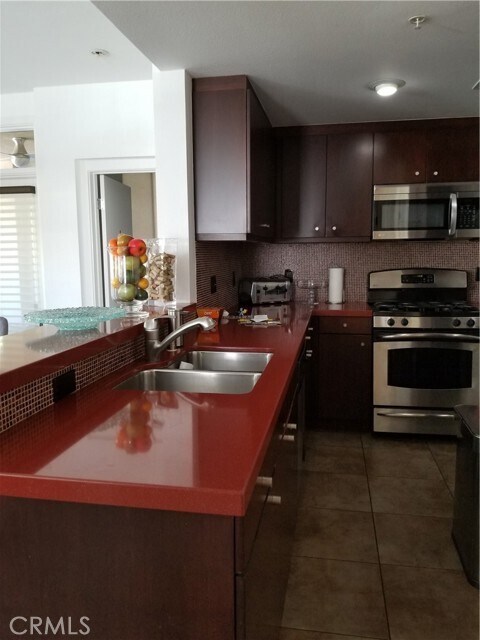Foto del edificio - 850 E Palm Canyon Dr
