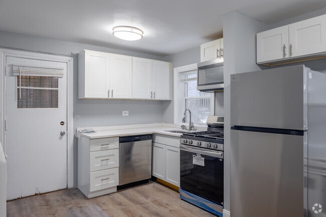 Interior Photo - 4208-4214 S Michigan Ave