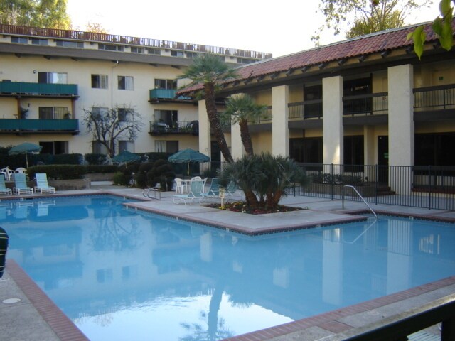 Foto del edificio - 5460 White Oak Ave