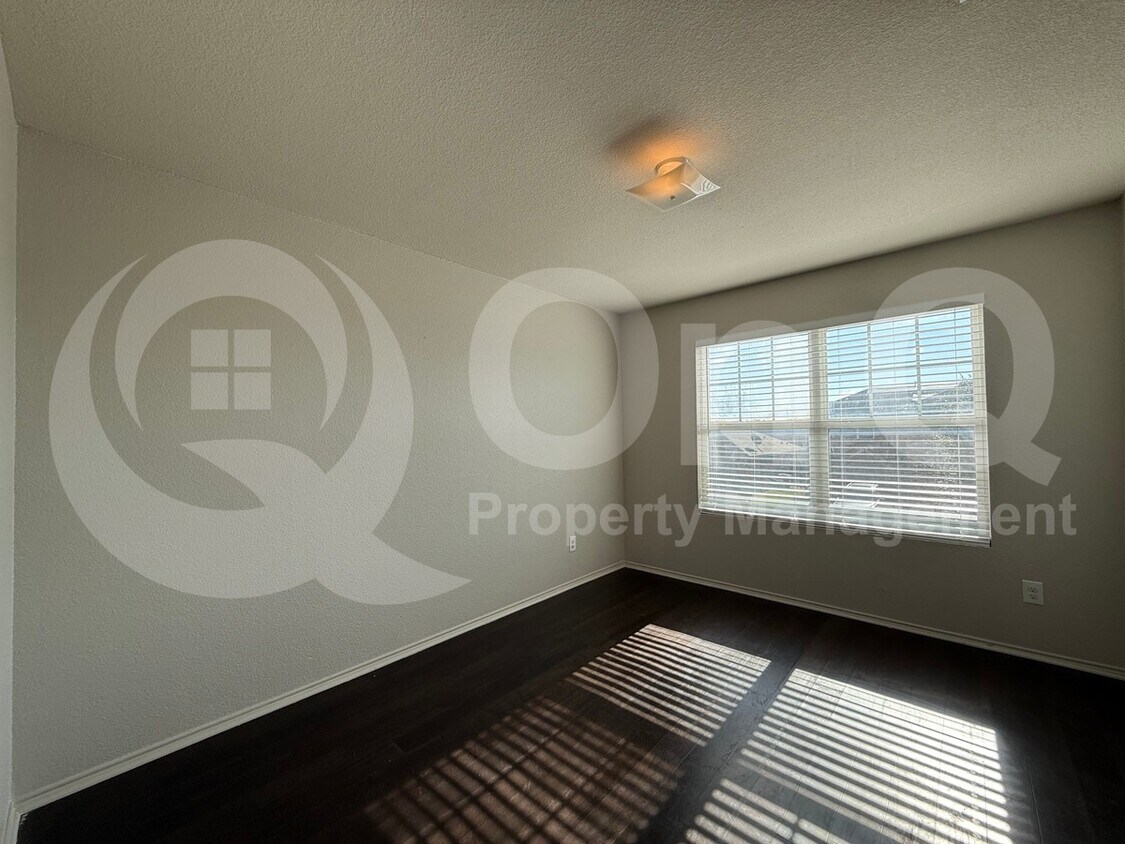 Foto principal - 262 Turning Tree Rd