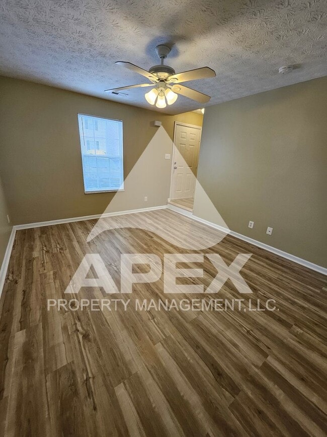 Building Photo - MOVE-IN SPECIAL,NO RENT TIL JUNE 1ST! - Nice 2 Bd | 1.5 Ba Townhouse in West Knox Condo Community!