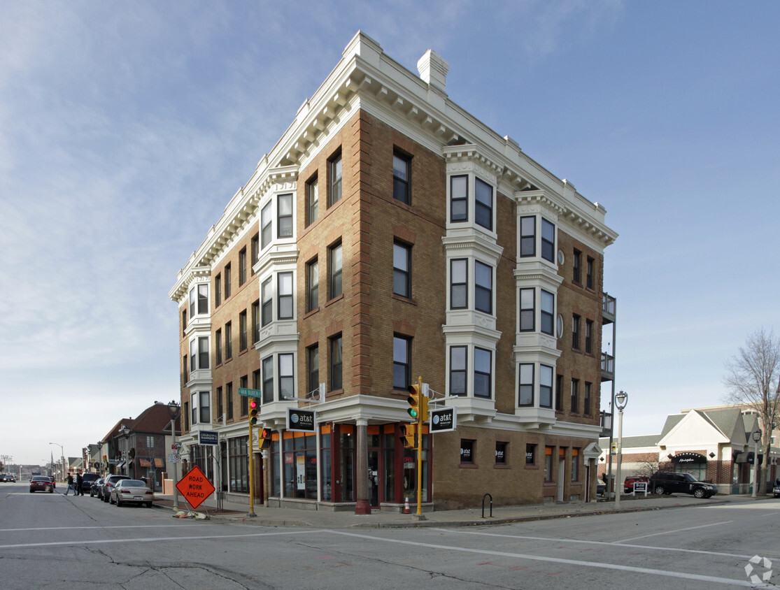 Primary Photo - Ernst Place Apartments