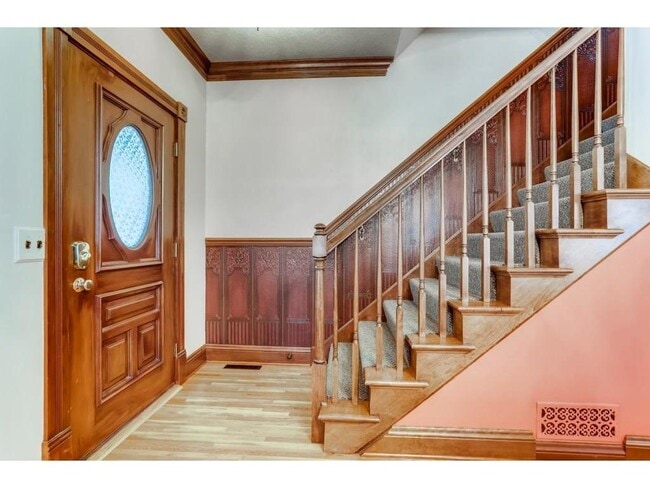 Building Photo - 490 Laurel Ave