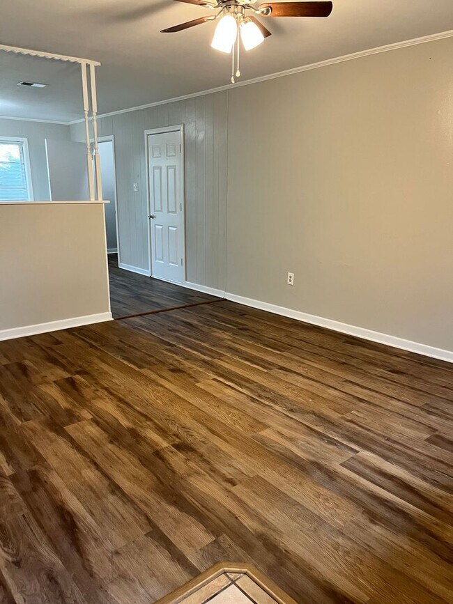 Foto del edificio - 3 Bedroom 1.5 Bath House in PG School Dist...