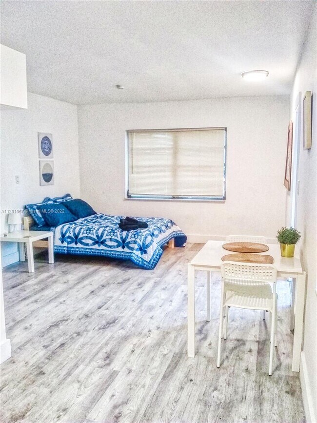 Foto del edificio - 142 NE 56th St