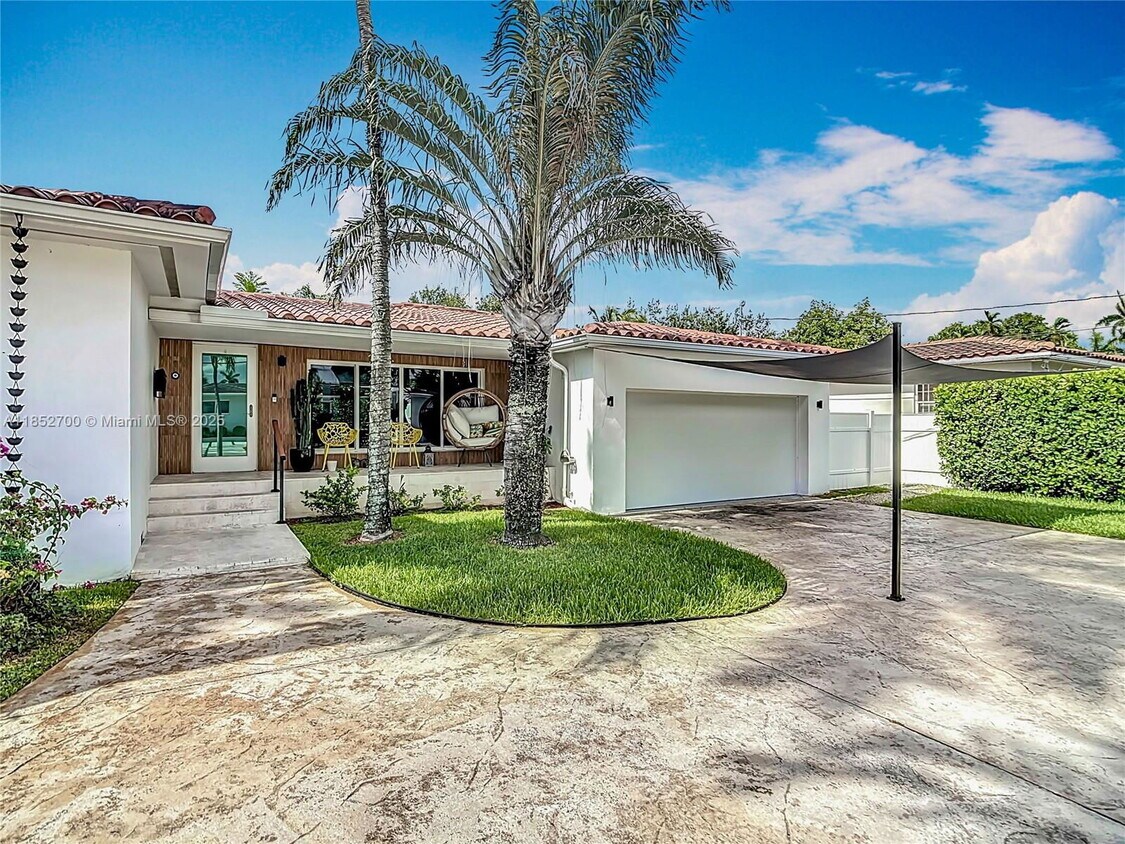 Foto principal - 1080 NE 104th St
