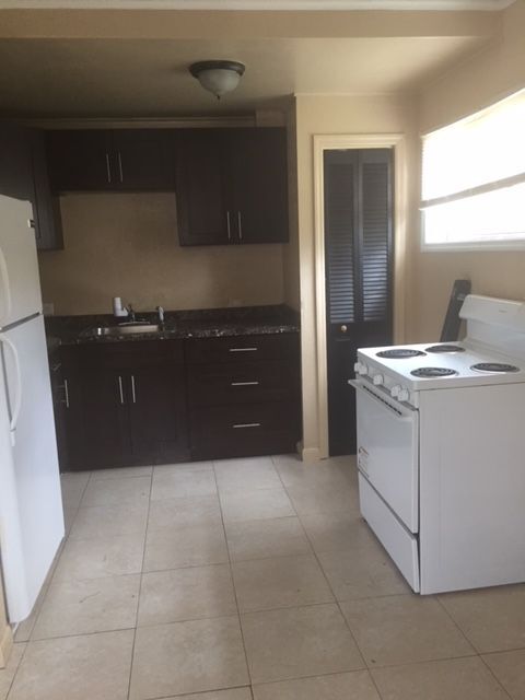 Foto del edificio - 610 NE 35th St