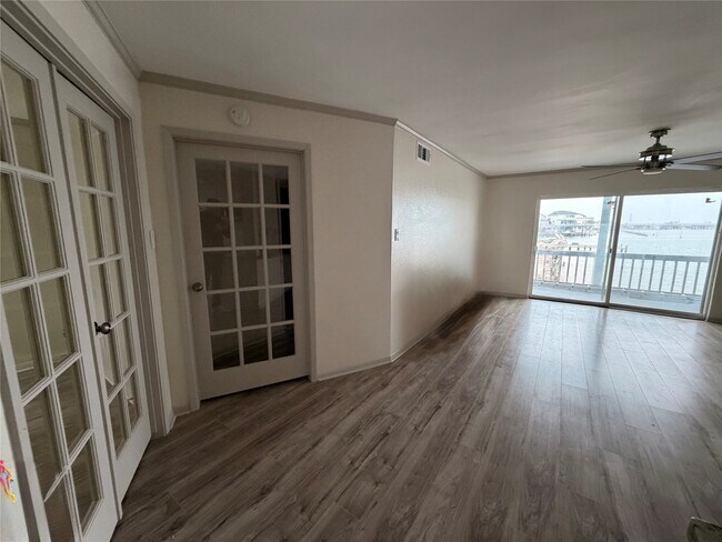 Foto del edificio - 500 Tiki Dr