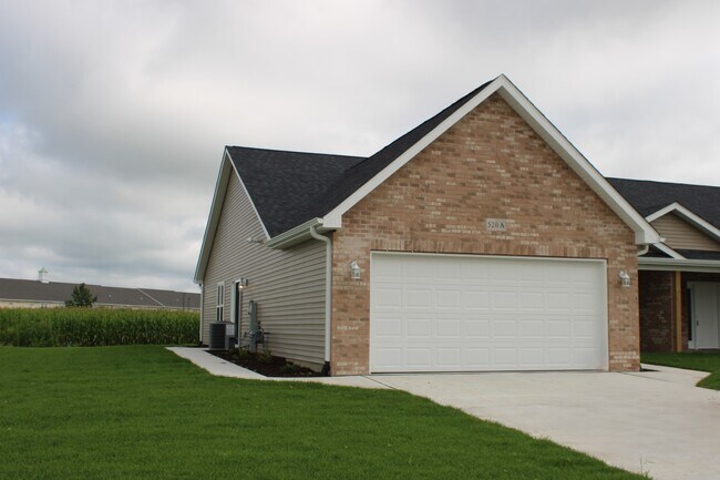 Building Photo - 520 Carriage Ct