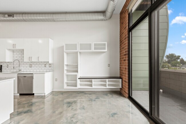 Foto del edificio - 211 E 9 Mile Rd