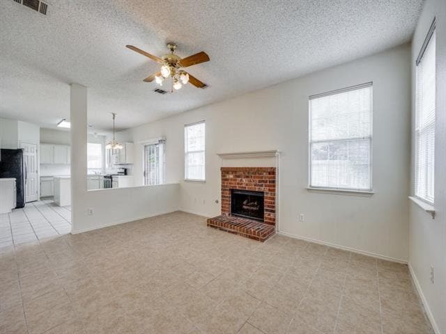 Foto del edificio - 833 Bellflower Dr