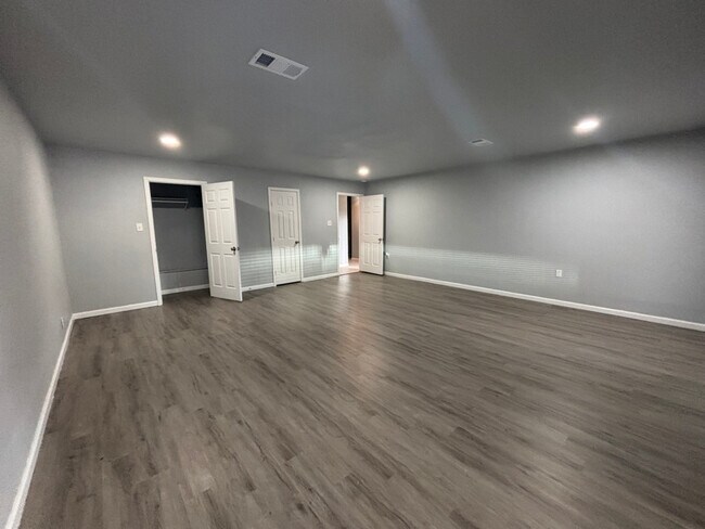 Foto del edificio - 1212 N Creek Dr