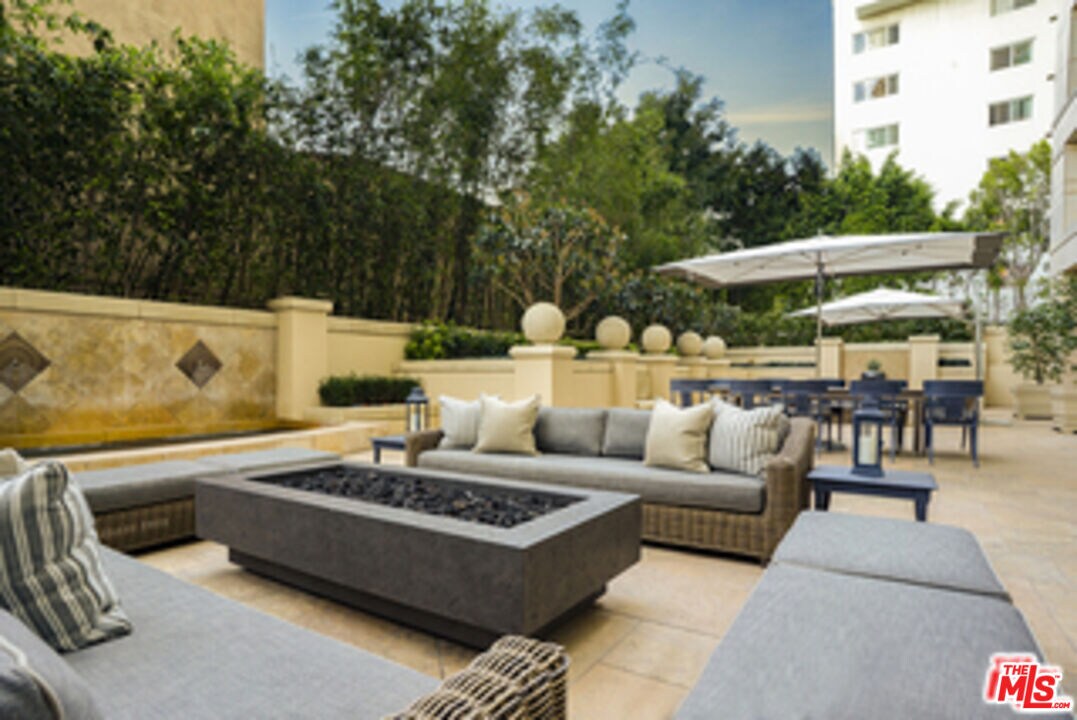 Primary Photo - 10727 Wilshire Blvd
