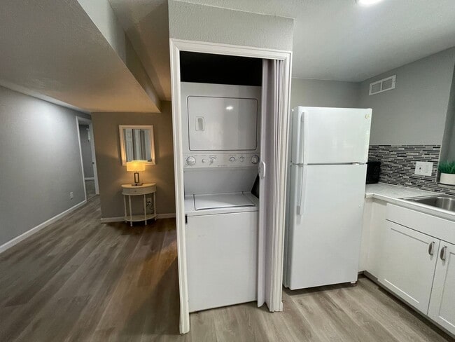 Building Photo - Cozy 2 Bed/1 Bath- Great Location
