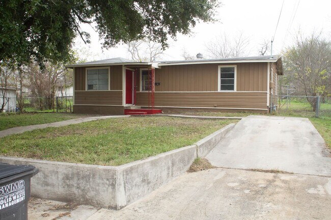 Foto del edificio - Discover Your New Home in the Heart of San Antonio's East Side