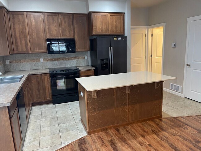 Building Photo - New on the Market!