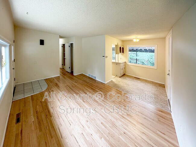 Foto del edificio - 2122 Meyers Ave