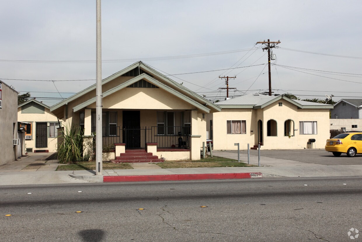 Foto del edificio - 4805-4811 Gage Ave