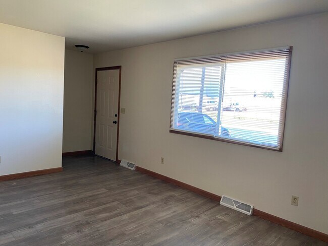Sala de estar - 5005 26th Ave