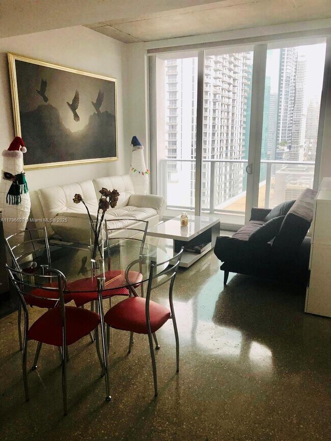 Foto del edificio - 151 SE 1st St