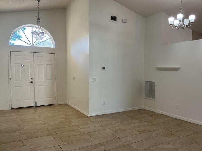 Foto del edificio - 5721 Rywood Dr