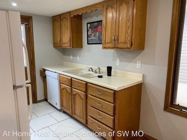 Building Photo - 3413-3415 E Avalon Dr