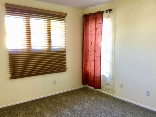 Building Photo - 2345 Greenbriar Dr