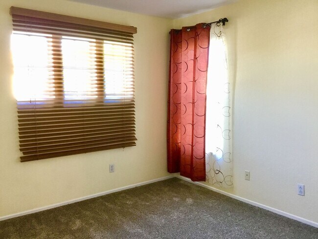 Foto del edificio - 2345 Greenbriar Dr