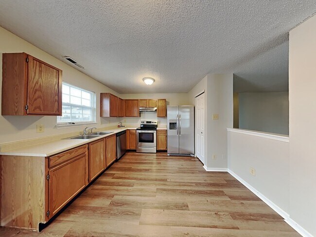 Building Photo - ADORABLE 3 bed 2.5 bath in Greenwood with ...