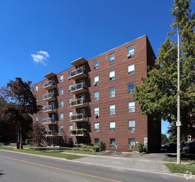 99 Church St, St Catharines, ON L2R 3E1 Apartments 99 Church St St