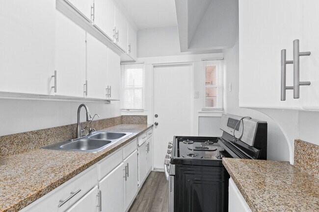 Foto del edificio - 458 Rose Ave